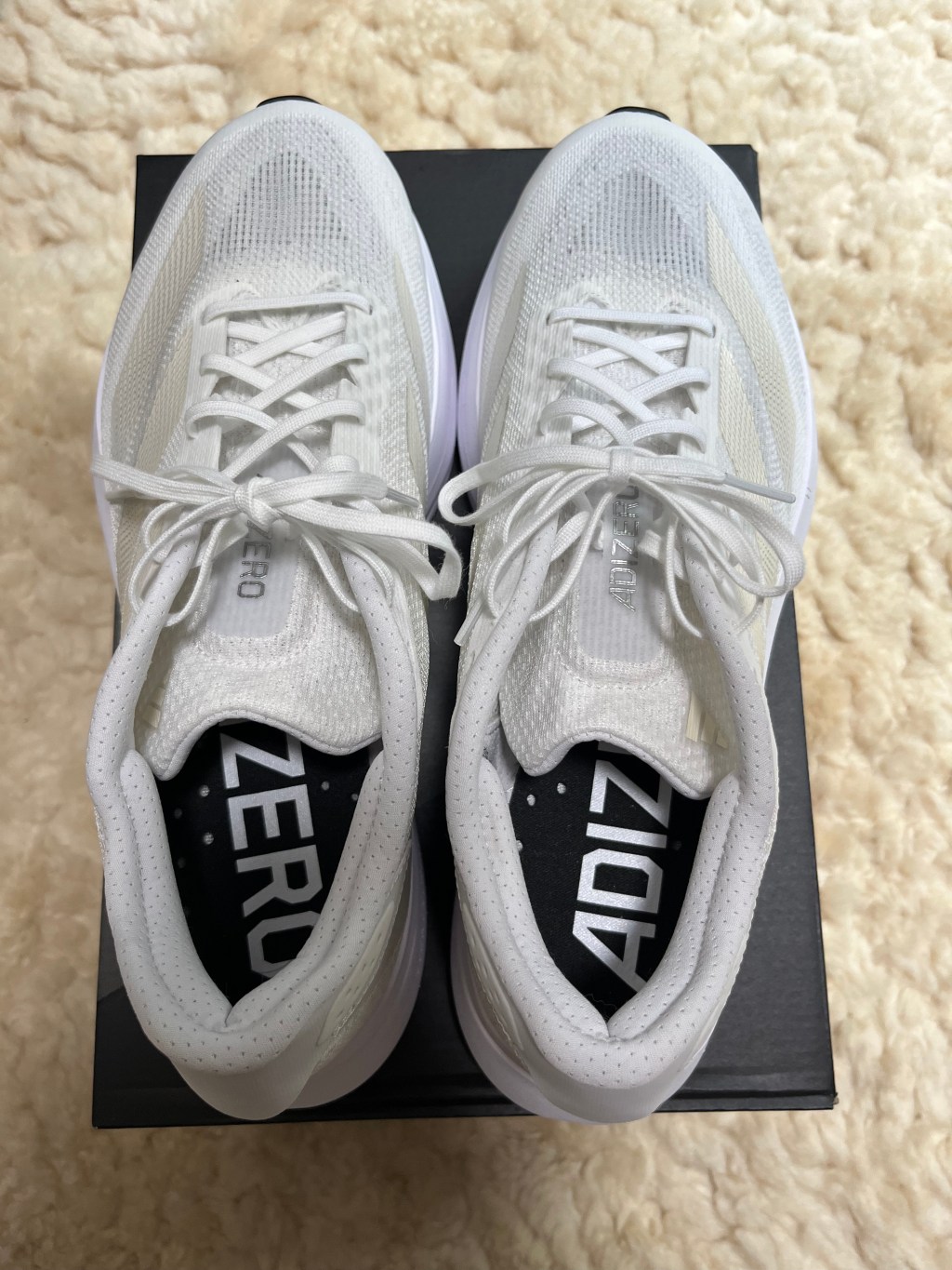 [アディゼロ SL2 レビュー]&nbsp;発売前カラー？オールホワイト